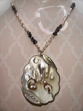 Blister Pearl and Mother-of-Pearl Pendant Necklace - Iridescent White